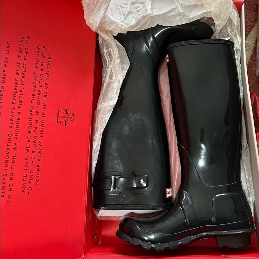 Hunter tall rain boots size 7 glossy finish